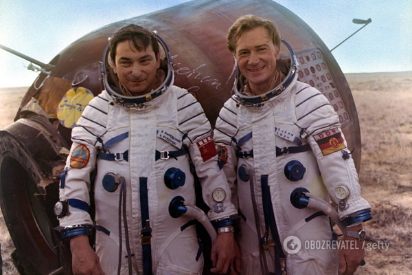 Валерий Быковский и Зигмунд Йен dqxikeidqxidqeant