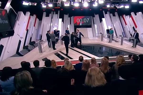 "Что ты врешь, с*ка?!" На шоу Соловьева произошла потасовка из-за Украины dqxikeidqxidqeant