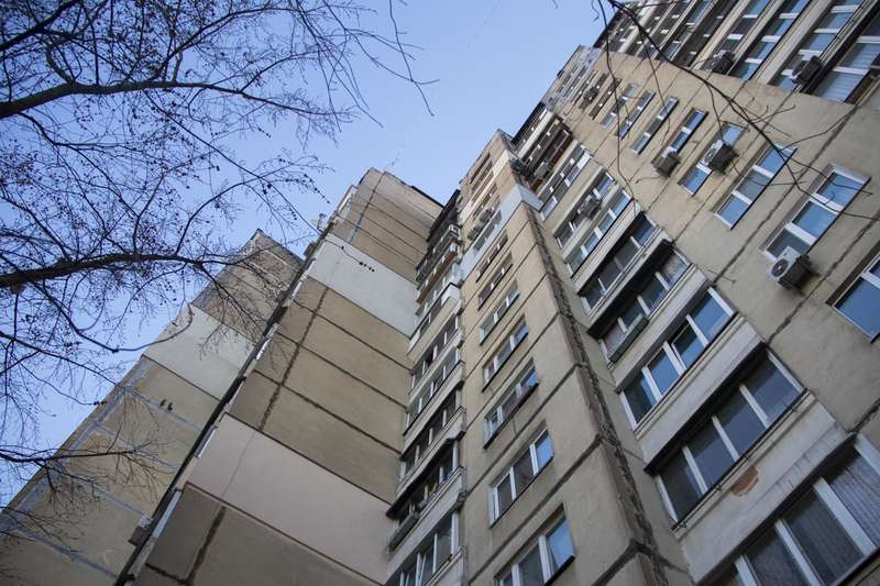 РноÑÑ Ð½Ð° 2 апÑÐµÐ»Ñ Ð¼ÑжÑина вÑпÑÑгнÑл из окна 12 ÑÑажа