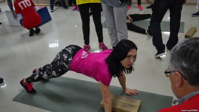 Бюджетников в оккупированной Ялте заставили сдавать под дождем нормы ГТО 02 Бюджетников в оккупированной Ялте заставили сдавать под дождем нормы ГТО 02