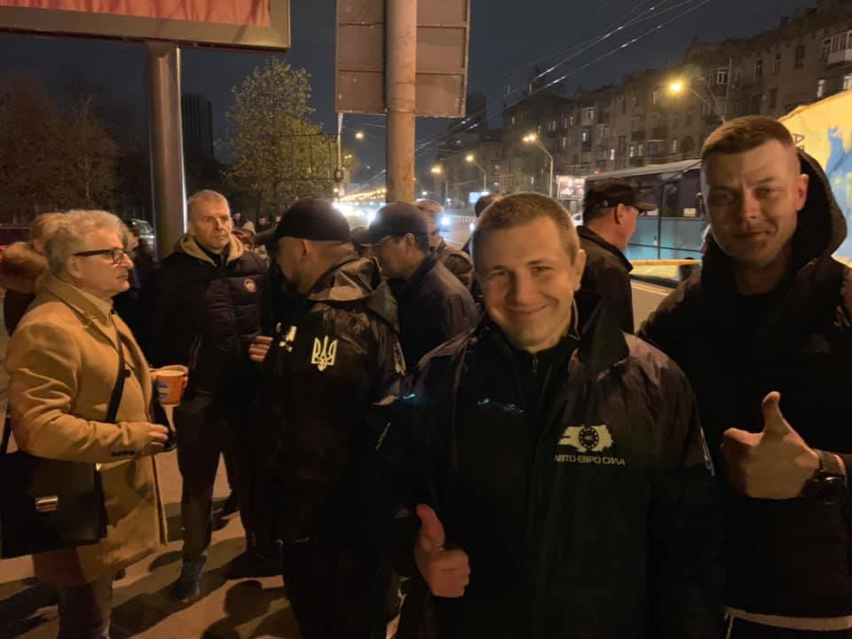 Ждите новую акцию: водители "евроблях" рассказали, как ловили Зеленского и Порошенко. Фото №2 dqxikeidqxidqeant