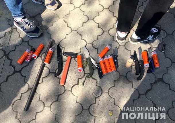 Ð’ Ð Ð¾Ð²Ð½Ð¾ Ð¼ÑƒÐ¶Ñ‡Ð¸Ð½Ñ‹ Ð² ÐºÐ°Ð¼ÑƒÑ„Ð»ÑÐ¶Ðµ Ð·Ð°Ñ…Ð²Ð°Ñ‚Ð¸Ð»Ð¸ Ð¿Ð¾Ð¼ÐµÑ‰ÐµÐ½Ð¸Ðµ