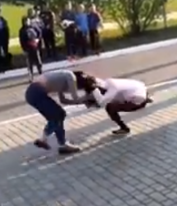 Ðобивала кÑлаками: жеÑÑокие ÑазбоÑки ÑкÑаинÑкиÑ
ÑколÑÐ½Ð¸Ñ Ð¿Ð¾Ð¿Ð°Ð»Ð¸ на видео