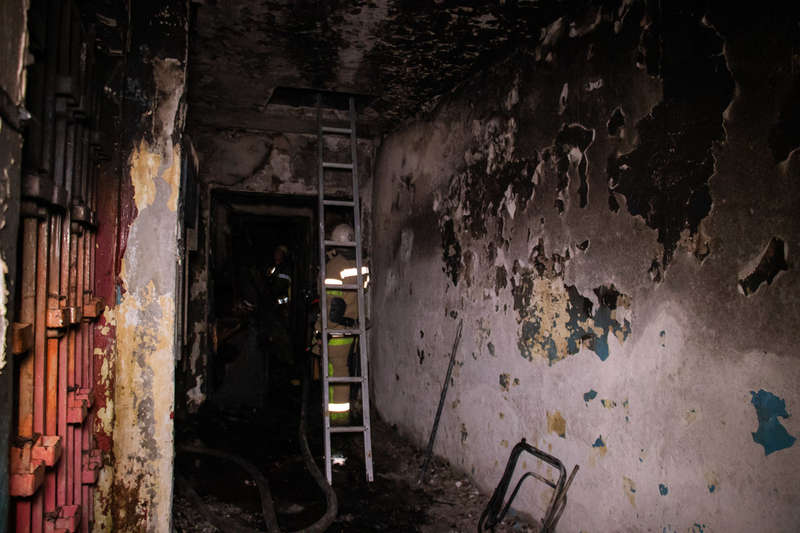 ÐŸÑ€ÐµÐ´Ð²Ð°Ñ€Ð¸Ñ‚ÐµÐ»ÑŒÐ½Ð¾, Ð¾Ð³Ð¾Ð½ÑŒ Ð½Ð°Ñ‡Ð°Ð»ÑÑ Ñ Ð¿Ñ€ÐµÐ´Ð±Ð°Ð½Ð½Ð¸ÐºÐ°