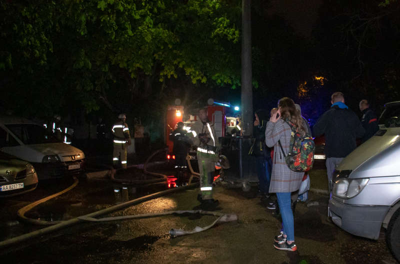 ÐœÐ½Ð¾Ð³Ð¸Ðµ Ð»ÑŽÐ´Ð¸ ÑÐ°Ð¼Ð¾ÑÑ‚Ð¾ÑÑ‚ÐµÐ»ÑŒÐ½Ð¾ Ð²Ñ‹ÑˆÐ»Ð¸ Ð½Ð° ÑƒÐ»Ð¸Ñ†Ñƒ