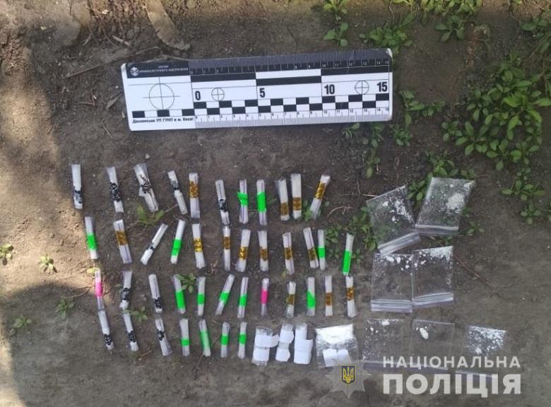 Ð’ Ð”ÐµÑÐ½ÑÐ½ÑÐºÐ¾Ð¼ Ñ€Ð°Ð¹Ð¾Ð½Ðµ ÐšÐ¸ÐµÐ²Ð° Ð¿Ð¾Ð»Ð¸Ñ†Ð¸Ñ Ð·Ð°Ð´ÐµÑ€Ð¶Ð°Ð»Ð° Ð¼ÑƒÐ¶Ñ‡Ð¸Ð½Ñƒ Ð·Ð° Ð¸Ð·Ð³Ð¾Ñ‚Ð¾Ð²Ð»ÐµÐ½Ð¸Ðµ Ð¸ Ñ…Ñ€Ð°Ð½ÐµÐ½Ð¸Ðµ Ð½Ð°Ñ€ÐºÐ¾Ñ‚Ð¸ÐºÐ¾Ð²  dqxikeidqxidqeant