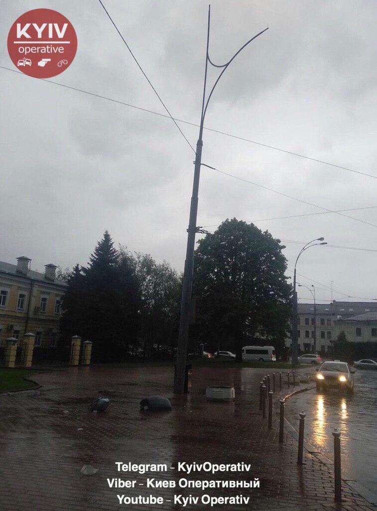 Киев накрыло ливнем и градом: первые фото и видео затопленной Ñтолицы