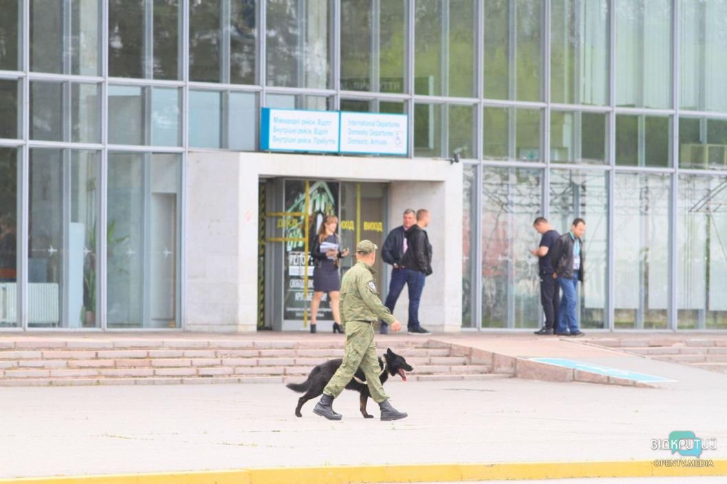 Из аэропорта в Днепре из-за сообщении о минировании эвакуировали людей dqxikeidqxidqrant