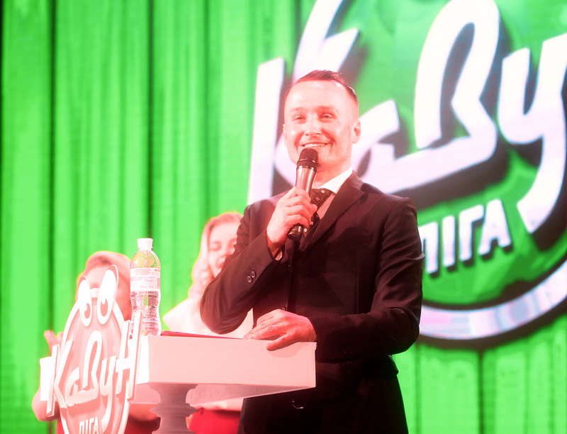 Друг детства Зеленского после скандала в Киеве повеселился в компании звезд Друг детства Зеленского после скандала в Киеве повеселился в компании звезд - фото 4