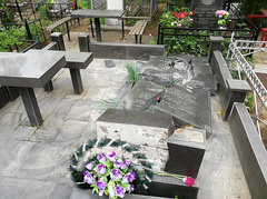 В Николаеве вандалы разгромили на кладбище надгробные плиты - Copyright https://news.pn