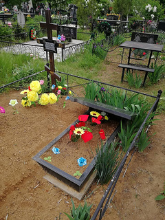 В Николаеве вандалы разгромили на кладбище надгробные плиты - Copyright https://news.pn