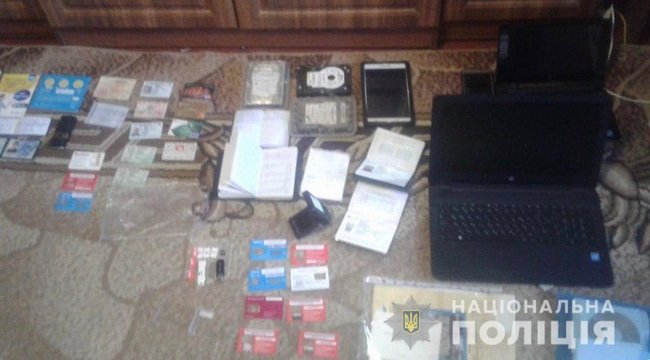 Мужчина снимал порнографические фото с участием 15-летней дочери, - киберполиция 01 Мужчина снимал порнографические фото с участием 15-летней дочери, - киберполиция 01 dqxikeidqxidqeant