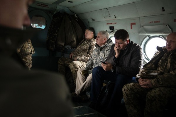 * За время своего президентства Петр Порошенко около сорока раз побывал в зоне боевых действий. Фото с сайта президента Украины