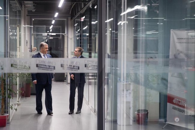 Ð£ÐºÑ€Ð°Ð¸Ð½Ñ†Ñ‹ Ð·Ð° Ð³Ñ€Ð°Ð½Ð¸Ñ†ÐµÐ¹ Ð±ÑƒÐ´ÑƒÑ‚ Ð¿Ñ€Ð¸ÑÑ‚Ð°Ð»ÑŒÐ½Ð¾ Ð½Ð°Ð±Ð»ÑŽÐ´Ð°Ñ‚ÑŒ Ð·Ð° Ð¿Ñ€Ð¾Ñ†ÐµÑÑÐ°Ð¼Ð¸ Ð² Ð½Ð°ÑˆÐµÐ¹ ÑÑ‚Ñ€Ð°Ð½Ðµ, - ÐŸÐ¾Ñ€Ð¾ÑˆÐµÐ½ÐºÐ¾ Ð¿Ñ€Ð¾Ð²ÐµÐ» Ð²ÑÑ‚Ñ€ÐµÑ‡Ñƒ Ñ Ð»Ð¸Ð´ÐµÑ€Ð°Ð¼Ð¸ Ð¾Ñ€Ð³Ð°Ð½Ð¸Ð·Ð°Ñ†Ð¸Ð¹ Ð´Ð¸Ð°ÑÐ¿Ð¾Ñ€Ñ‹ Ð“Ñ€Ð¾Ð´Ð¾Ð¼ Ð¸ Ð¤ÑƒÑ‚ÐµÐµÐ¼ 02 dqxikeidqxidqrant