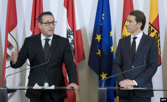 Канцлер Австрии Себастьян Курц (справа) и его заместитель Хайнц-Кристиан Штрахе вскоре после прихода к власти осенью 2017 года