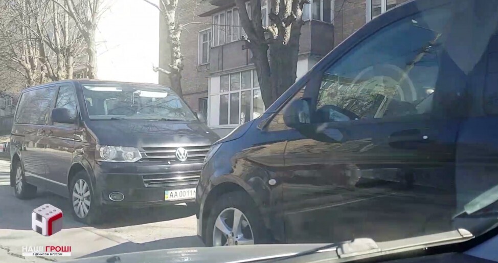 Микроавтобус из окружения Павлюка