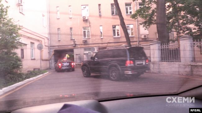 Ввечері 31 травня кортеж олігарха Пінчука виїхав з бокових воріт Адміністрації президента dqxikeidqxidqrant