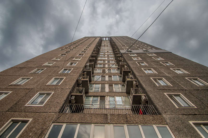 Ð¡Ð¾ÑÐµÐ´Ð¸ Ð³Ð¾Ð²Ð¾Ñ€ÑÑ‚, Ñ‡Ñ‚Ð¾ Ð¼ÑƒÐ¶Ñ‡Ð¸Ð½Ð° - ÑÐºÑ-Ð²Ð¾ÐµÐ½Ð½Ñ‹Ð¹ Ð¿Ñ€Ð¾ÐºÑƒÑ€Ð¾Ñ€ 