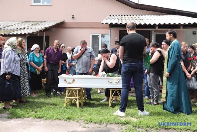 Пятилетнего Кирилла Тлявова похоронили в Переяславе-Хмельницком 01 Пятилетнего Кирилла Тлявова похоронили в Переяславе-Хмельницком 01 dqxikeidqxidqrant