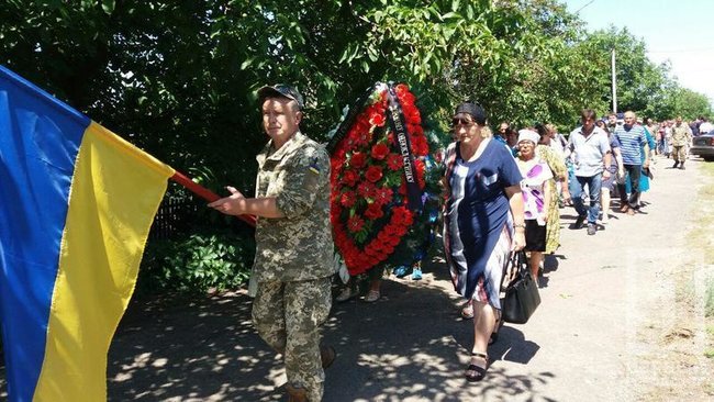 С бойÑом 17-й Ñанковой бÑÐ¸Ð³Ð°Ð´Ñ ÐлекÑандÑом ÐÑном, погибÑим на ÐонбаÑÑе, пÑоÑÑилиÑÑ Ð½Ð° ÐнепÑопеÑÑовÑине 02 dqxikeidqxidqrant
