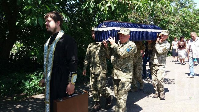 С бойÑом 17-й Ñанковой бÑÐ¸Ð³Ð°Ð´Ñ ÐлекÑандÑом ÐÑном, погибÑим на ÐонбаÑÑе, пÑоÑÑилиÑÑ Ð½Ð° ÐнепÑопеÑÑовÑине 03