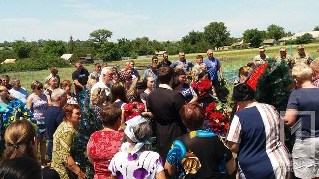 С бойÑом 17-й Ñанковой бÑÐ¸Ð³Ð°Ð´Ñ ÐлекÑандÑом ÐÑном, погибÑим на ÐонбаÑÑе, пÑоÑÑилиÑÑ Ð½Ð° ÐнепÑопеÑÑовÑине 08