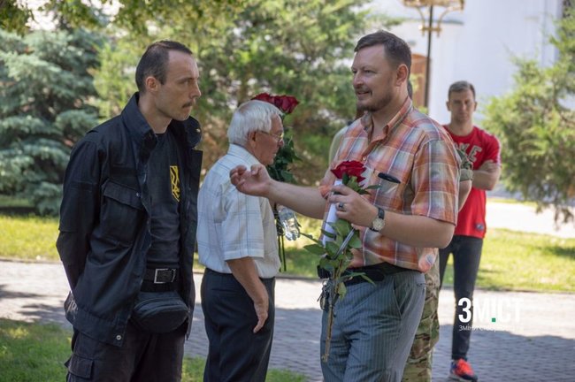 Ð¡ Ð°Ð·Ð¾Ð²Ñ†ÐµÐ¼ Ð”Ð¼Ð¸Ñ‚Ñ€Ð¸ÐµÐ¼ ÐŸÑ€ÑƒÐ³Ð»Ð¾, Ð¿Ð¾Ð³Ð¸Ð±ÑˆÐ¸Ð¼ Ð½Ð° Ð”Ð¾Ð½Ð±Ð°ÑÑÐµ, Ð¿Ñ€Ð¾ÑÑ‚Ð¸Ð»Ð¸ÑÑŒ Ð² ÐŸÐ¾Ð»Ñ‚Ð°Ð²Ðµ 05