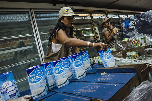 Правительственный инспектор Кастро Фото: MERIDITH KOHUT / DER SPIEGEL