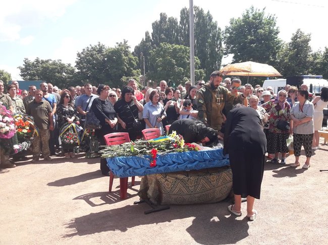 С воином 57-й ОМПБр Павлом Тихоновым, погибшим на Донбассе, простились в Кропивницком 04 С воином 57-й ОМПБр Павлом Тихоновым, погибшим на Донбассе, простились в Кропивницком 04