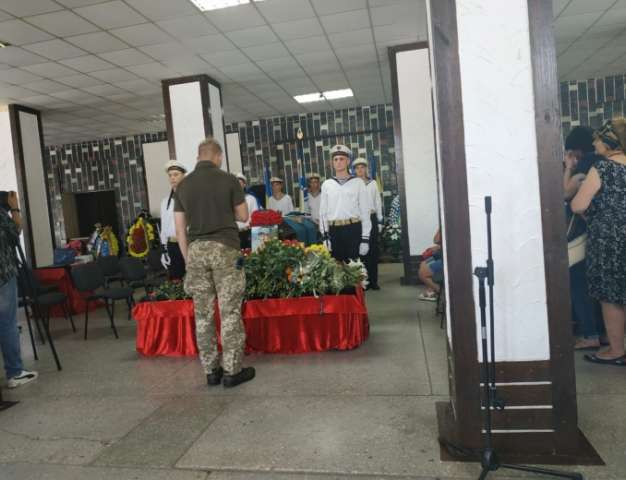 Ð’ ХерÑоне прощаютÑÑ Ñ Ð¿Ð¾Ð³Ð¸Ð±ÑˆÐµÐ¹ при обÑтреле Ñанитарного Ð°Ð²Ñ‚Ð¾Ð¼Ð¾Ð±Ð¸Ð»Ñ Ð½Ð° ДонбаÑÑе Ð?риной Шевченко 09