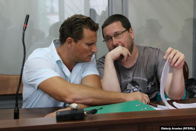 Адвокат Валентин Рибін і Станіслав Єжов у суді. 2 липня 2019 року dqxikeidqxidqrant