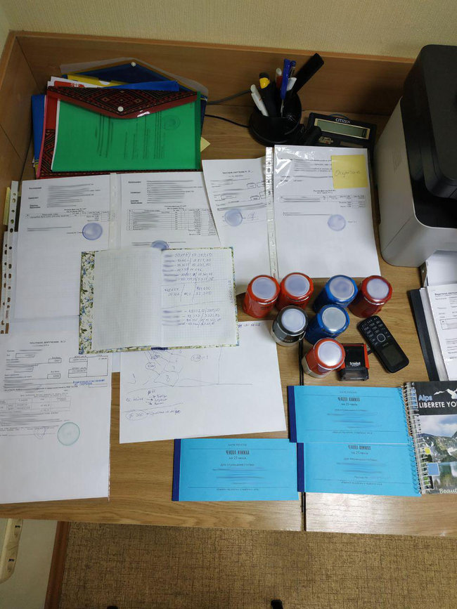 На Полтавщине налоговой милицией и СБУ ликвидирован межрегиональный конвертцентр с оборотом 100 млн грн 04 На Полтавщине налоговой милицией и СБУ ликвидирован межрегиональный конвертцентр с оборотом 100 млн грн 04