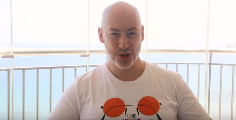 Гордон отпустил бороду и вызвал много вопросов dqxikeidqxidqrant