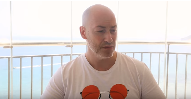 Гордон отпустил бороду и вызвал много вопросов