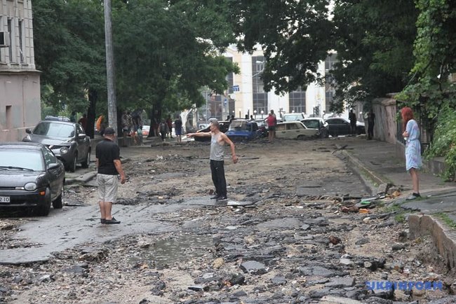 ÐоÑной ÑÑаган в ÐдеÑÑе повалил деÑÑÑки деÑевÑев, обоÑвал пÑовода, повÑедил ÑÑанÑпоÑÑ 06