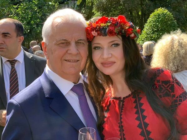 Дмитрий Гордон станет отцом седьмой раз: в сети опубликовали фото его беременной жены Дмитрий Гордон станет отцом седьмой раз: в сети опубликовали фото его беременной жены dqxikeidqxidqrant