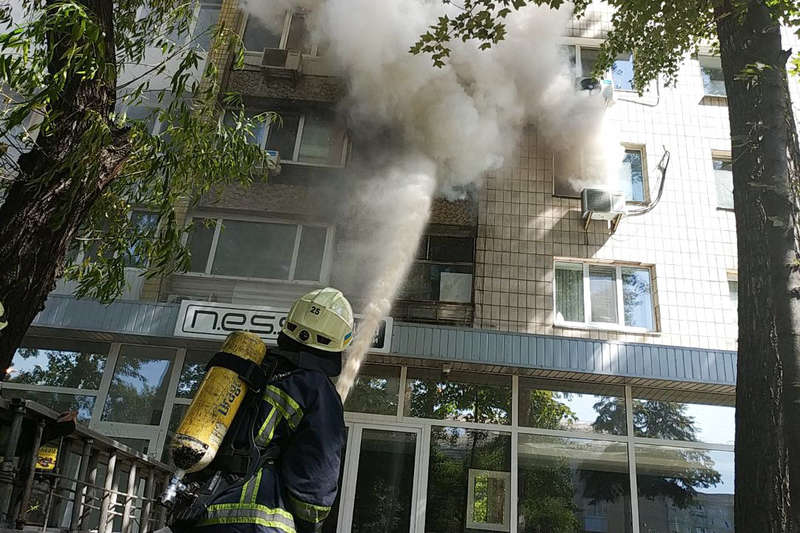 Ð›ÑŽÐ´Ð¸ ÑƒÑÐ¿ÐµÐ»Ð¸ Ð²Ð¾Ð²Ñ€ÐµÐ¼Ñ Ð¿Ð¾ÐºÐ¸Ð½ÑƒÑ‚ÑŒ Ð³Ð¾Ñ€ÑÑ‰ÐµÐµ Ð¿Ð¾Ð¼ÐµÑ‰ÐµÐ½Ð¸Ðµ Ð¸ Ð²Ñ‹Ð·Ð²Ð°Ñ‚ÑŒ ÑÐ»ÑƒÐ¶Ð±Ñƒ  dqxikeidqxidqeant