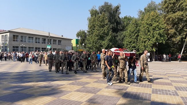 Украинского воина погибшего на Донбассе Александра Грицаюка похоронили в Черкасской области 03 Украинского воина погибшего на Донбассе Александра Грицаюка похоронили в Черкасской области 03