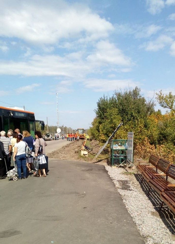 Загарбники й далі перешкоджають ремонтові мосту у Станиці Луганській. ФОТО