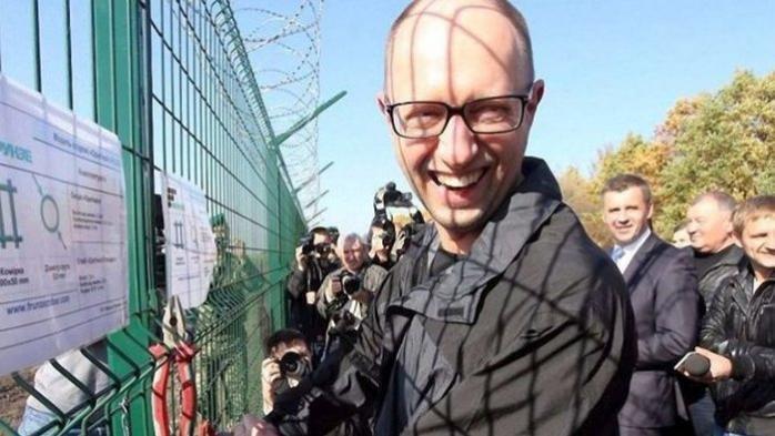 "Это сзади стена Яценюка?" Два экс-премьера попали на фотобомбу