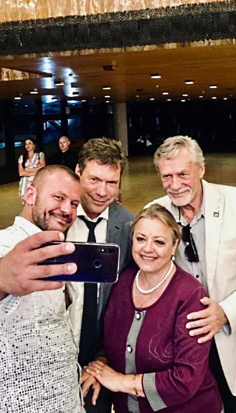 "Ð¡Ñ‚Ñ€Ð°Ð½Ð½Ð°Ñ ÐºÐ¾Ð¼Ð¿Ð°Ð½Ð¸Ñ": Ð¦Ð°Ñ€ÐµÐ² Ð¿Ð¾ÐºÑ€Ð°ÑÐ¾Ð²Ð°Ð»ÑÑ Ð² ÐšÑ€Ñ‹Ð¼Ñƒ Ð¸ Ñ€Ð°Ð·Ð¾Ð·Ð»Ð¸Ð» ÑÐµÑ‚ÑŒ dqxikeidqxidqrant