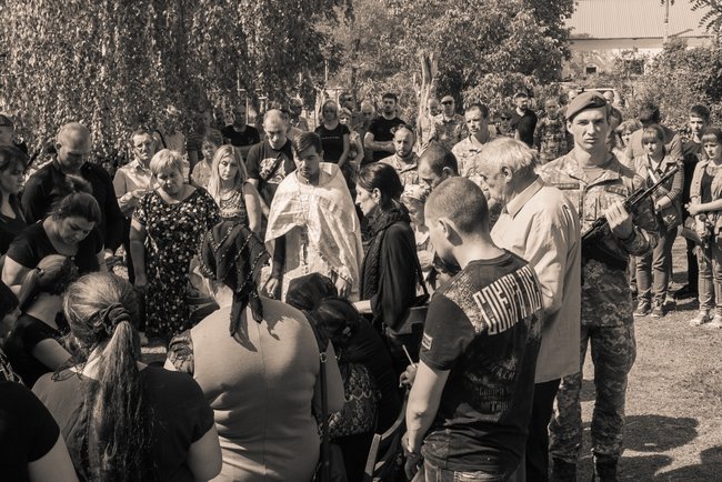 С погибÑим на ÐонбаÑÑе моÑпеÑ
ом Ðиколаем ÐбÑÑ
овÑким пÑоÑÑилиÑÑ Ð½Ð° ÐиколаевÑине 04