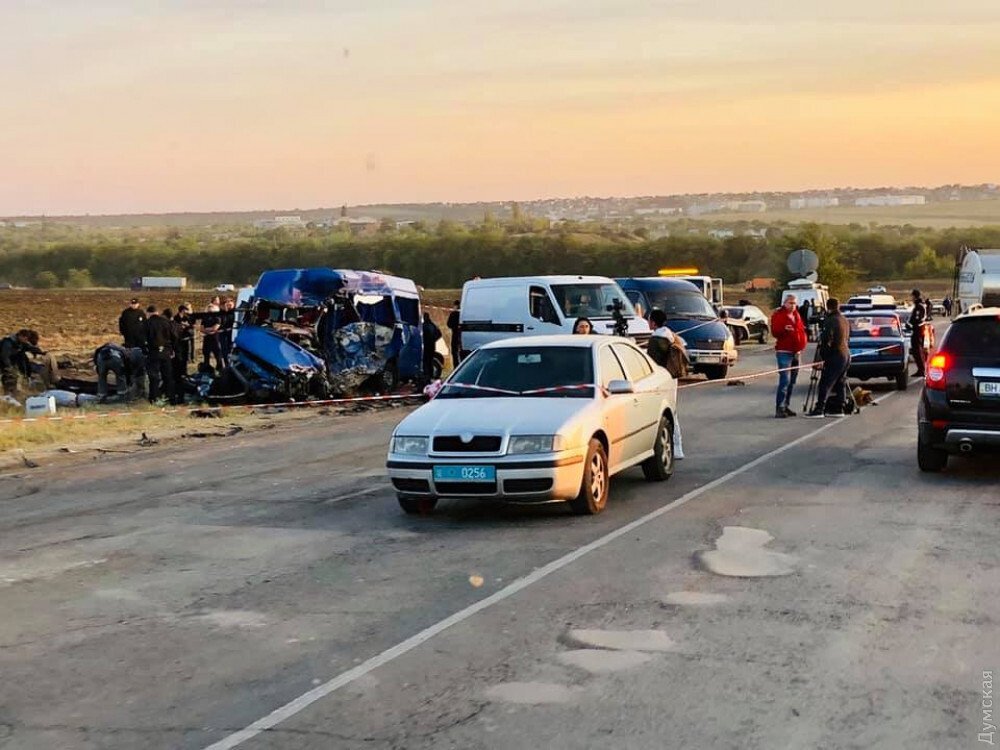 "Ой, что-то тут не так..." Жуткое ДТП под Одессой вызвало вопросы, фото и видео аварии
