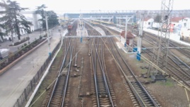 После того, как Украина отменила поезда в Крым, симферопольский вокзал опустел. 19 января 2015 года