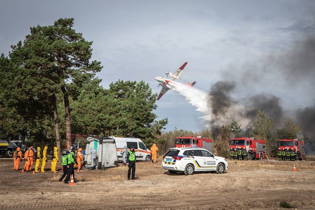 Зеленский принял участие в учениях органов МВД 04 Зеленский принял участие в учениях органов МВД 04