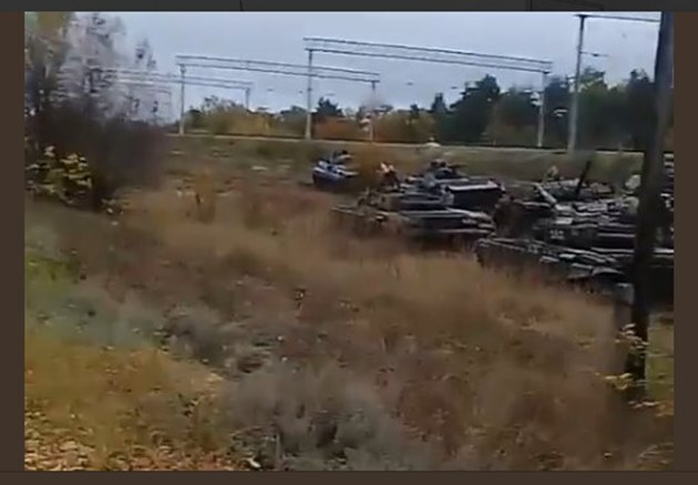 Разгрузка военной техники в Масловке