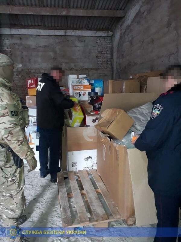 "Получали по $40 тысяч": СБУ раскрыла схему контрабанды одежды