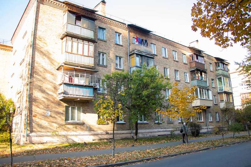 14 октября в Киеве на улице Сентябрьская женщина выпала из окна dqxikeidqxidqeant