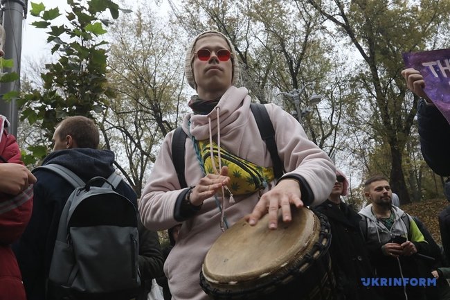 Конопляный марш свободы состоялся в Киеве: участники требовали легализации медицинского каннабиса 04