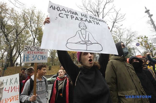 Конопляный марш свободы состоялся в Киеве: участники требовали легализации медицинского каннабиса 07